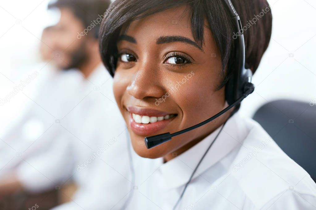 Contact Center Operator Consulting Client On Hotline. Attractive Afro-American Woman Serving Customers In Call-Center. High Resolution