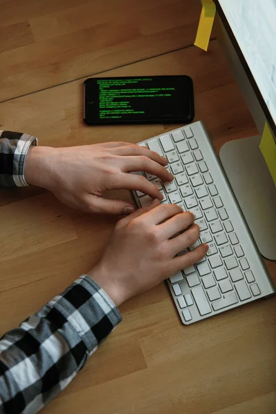 Software Programación Para Aplicación Computadora Manos Del Programador Escribiendo Teclado — Foto de Stock