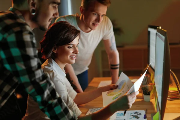 Programadores Trabajando Software Oficina Equipo Personas Codificación Nueva Aplicación Alta — Foto de Stock