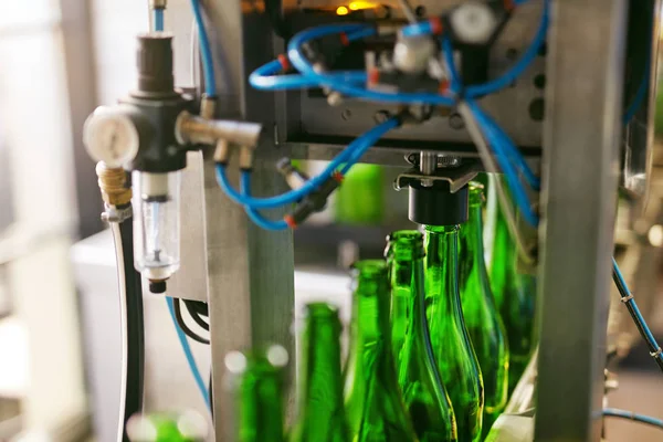 Cerveja processo de fabricação de cerveja na cervejaria . — Fotografia de Stock