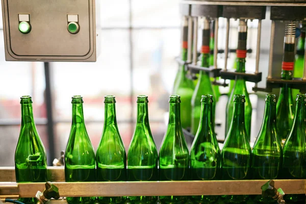 Cerveja processo de fabricação de cerveja na cervejaria . — Fotografia de Stock