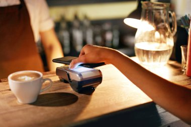 Hareket eden telefon içinde Cafe ile ödeme