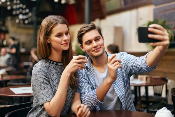 Couple Making Photo On Mobile Phone In Cafe — Stock Photo, Image