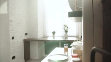 Tost yemek kahvaltı için Modern Mutfak kadın