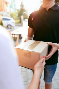 Kurye teslim Servisi. Paket alma eller 