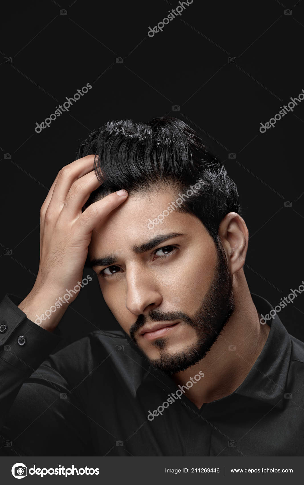 Männer Haarpflege. Mann mit Bart, Schönheitsgesicht mit schwarzen Haaren -  Stockfotografie: lizenzfreie Fotos © puhhha 211269446 | Depositphotos