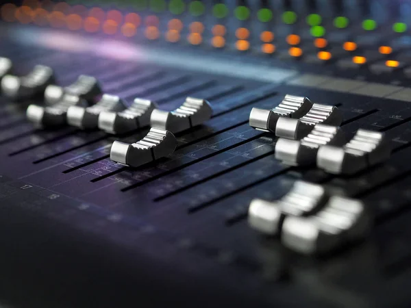 Sound Mixing Desk close-up opnamestudio. Mixer Control Panel — Stockfoto