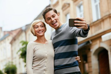 Street, alarak fotoğraf ya da Video istek telefon kullanarak çift