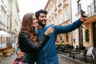 Street, alarak fotoğraf ya da Video istek telefon kullanarak çift