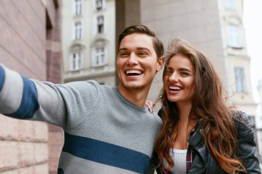 Street, alarak fotoğraf ya da Video istek telefon kullanarak çift