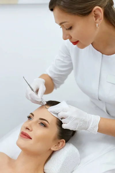 Face Skin Cleansing. Woman On Facial Mechanical Cleaning — Stock Photo, Image