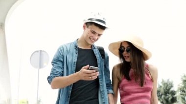 İstimal hareket eden telefon, yaz tatili seyahat çift