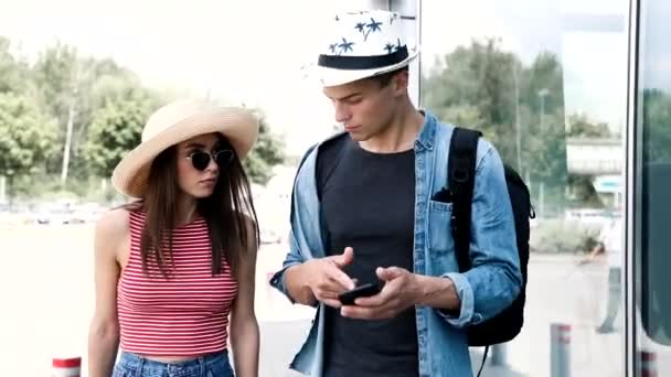 Couple Late For Flight. People Traveling, Running At Airport — Stock Video