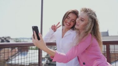 Açık havada fotoğraf mobil yapma kadın telefon
