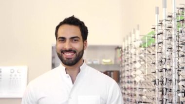 Vitrin gözlük gözlük Shop ile yakın gözlükçü doktor
