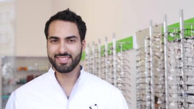 Vitrin gözlük gözlük Shop ile yakın gözlükçü doktor