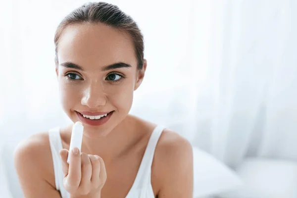 Lips Skin Care. Beautiful Woman Applying Lip Balm. Beauty — Stock Photo, Image