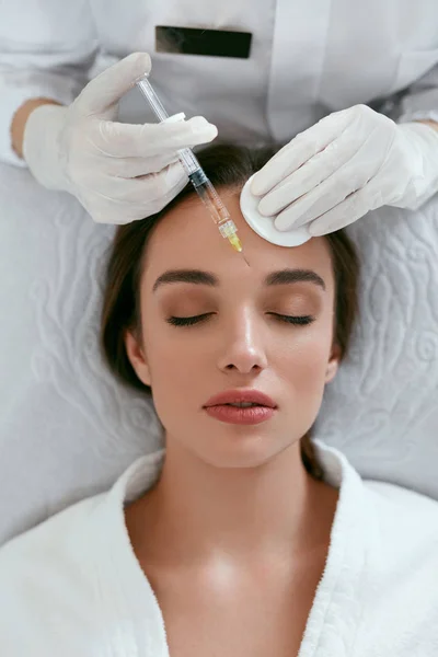 Beauty Injections. Woman On Rejuvenation Procedure In Clinic — Stock Photo, Image