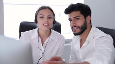 Çağrı merkezi. Çağrı merkezi çalışan operatörler