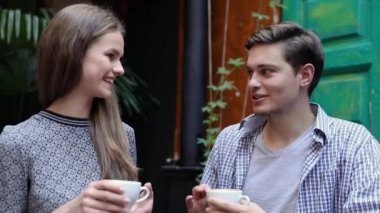 Kaç Cafe içinde. Gençler kahve içme ve iletişim