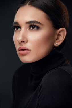 Güzellik yüz. Portre yüz makyaj ile güzel seksi kadın