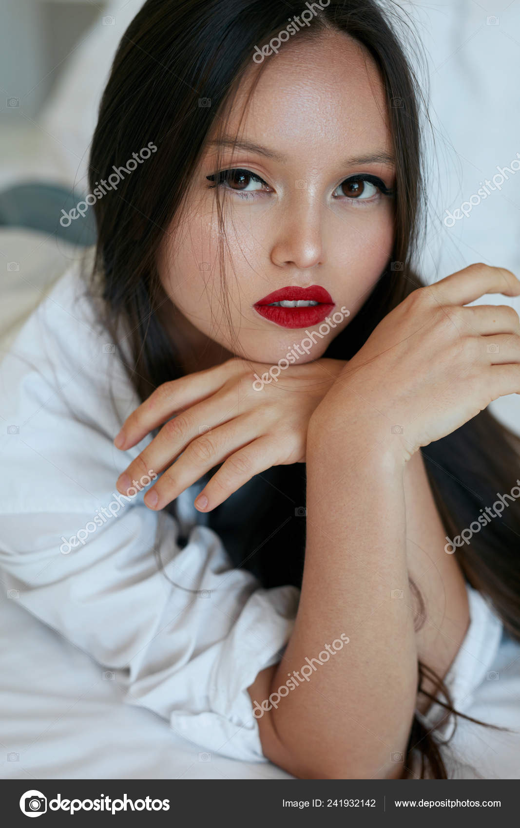 white shirt with red lips