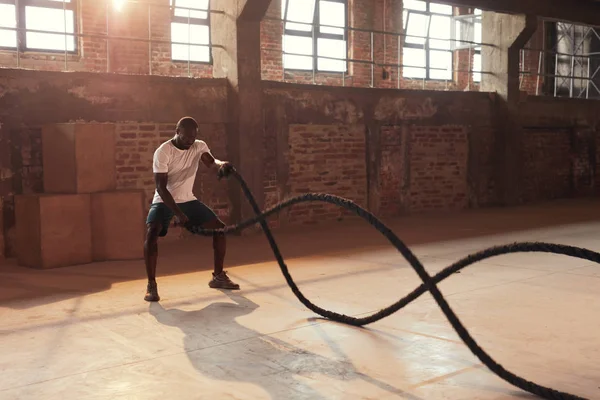 Rope workout. Sport man doing battle ropes exercise at gym — Stock Photo, Image