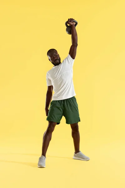 Exercise. Man doing kettlebell press workout, sports training — Stock Photo, Image