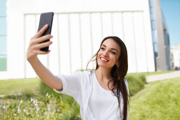 Beautiful Woman With Phone Taking Photos Or Making Video Call — Stock Photo, Image