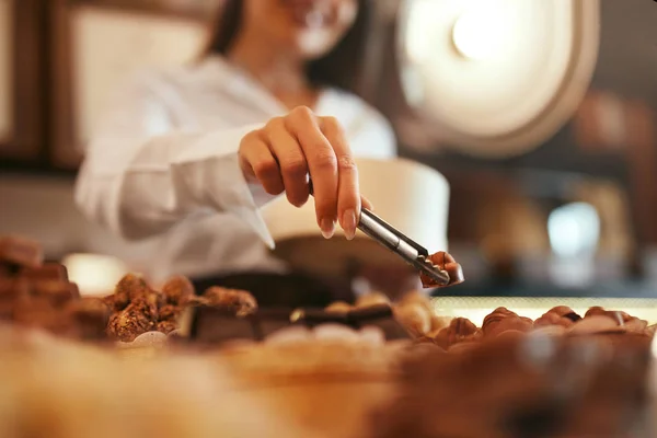 Dulces de chocolate en la confitería Primer plano — Foto de Stock