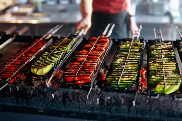 Zöldségek grill grill closeup. — Stock Fotó