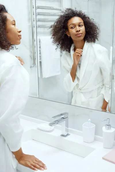 Eyes skin care. Woman with beauty eye patch mask at bathroom — Stock Photo, Image