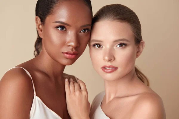 Krása Různorodé Modely Portrét Multietnické Ženy Přirozeným Make Upem Perfektní — Stock fotografie