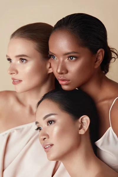 Diversità Ritratto Bellezza Femminile Modelli Multietnici Uniti Distanti Asiatico Razza — Foto Stock