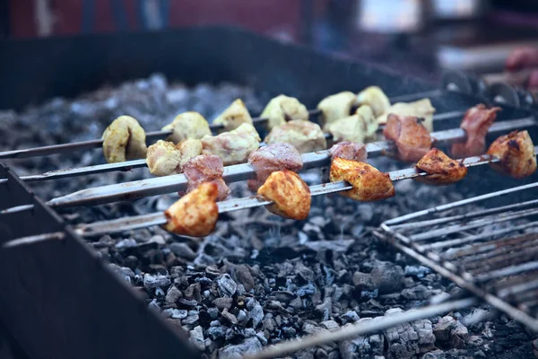 Carne en la parrilla, Cocina Barbacoa Primer plano . —  Fotos de Stock