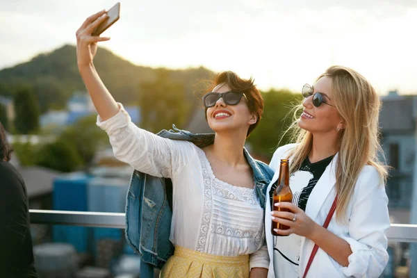 Attractive Women Making Photo On Mobile Phone — Stock Photo, Image