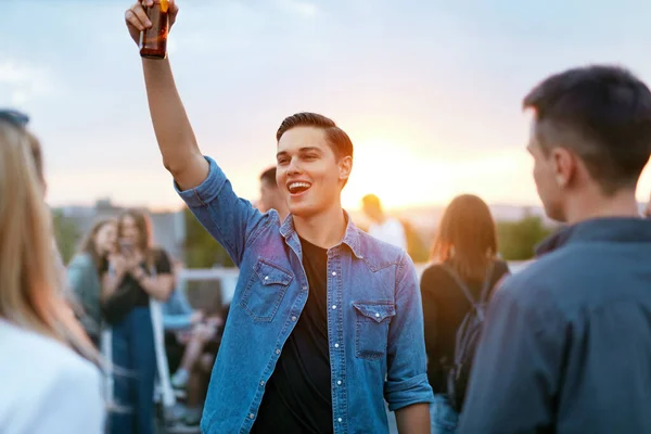 Friends Having Fun On Party Outdoors — Stock Photo, Image
