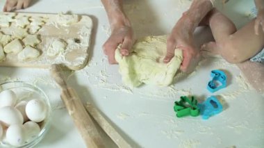 Aile Kurabiye Pişirmek İçin Öksürük Hazırlama