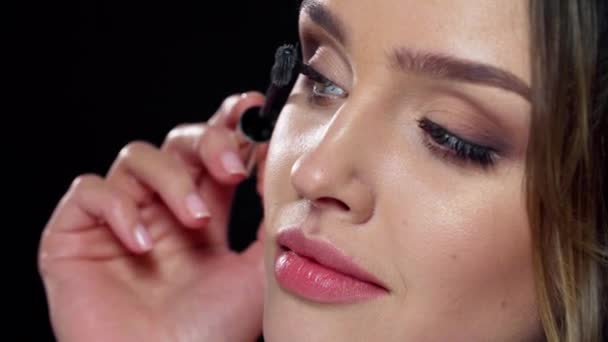 Long Lashes. Woman Applying Mascara On Eyelashes Closeup — Stock Video