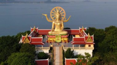 Tayland simgesi. Altın büyük Buda Tapınağı 'nın havadan görünüşü