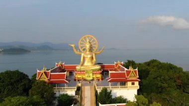 Tayland simgesi. Altın Buda Tapınağı 'nın havadan görünüşü