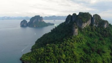 Deniz manzaralı tropik yeşil adaların doğası