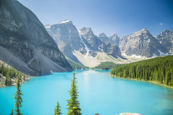 加拿大柏湖的罗布森山 — 图库照片