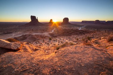 Monument Valley, günbatımı, Arizona, ABD.