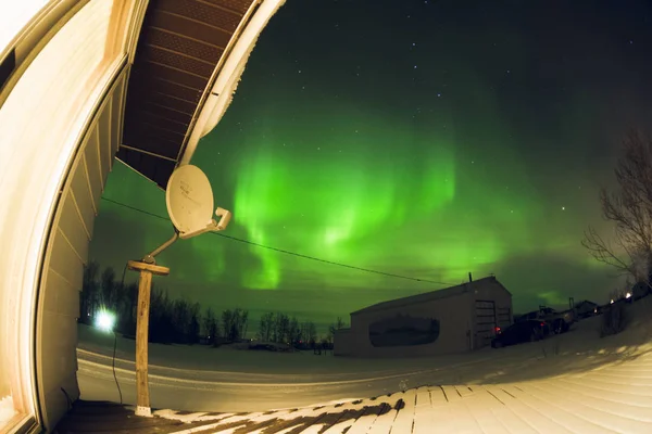 Chalets Confortables Près Forêt Nuit Avec Des Aurores Boréales Dans — Photo