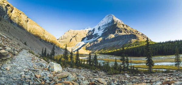 Mount Robson Λίμνη Berg Καναδάς — Φωτογραφία Αρχείου