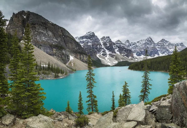Vista Panorámica Del Lago Moraine Alberta Con Agua Turquesa Canadá —  Fotos de Stock