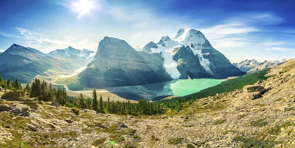 Mount Robson Con Berg Lake Canada — Foto Stock