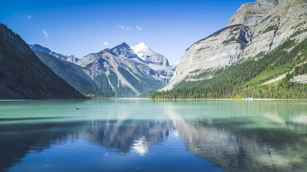 加拿大柏湖的罗布森山 — 图库照片