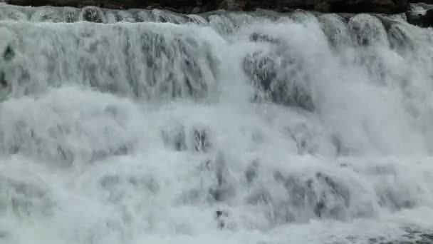 風光明媚な景色の滝岩 — ストック動画